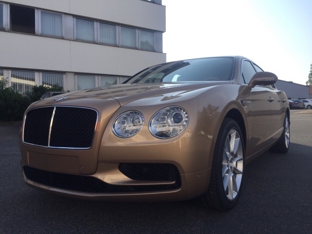 新款宾利飞驰内饰复古点缀 品牌豪车优惠-图2