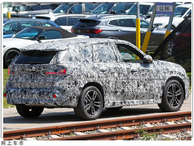 宝马新款X1外观曝光 前脸换新灯组/内饰升级双联屏-图2