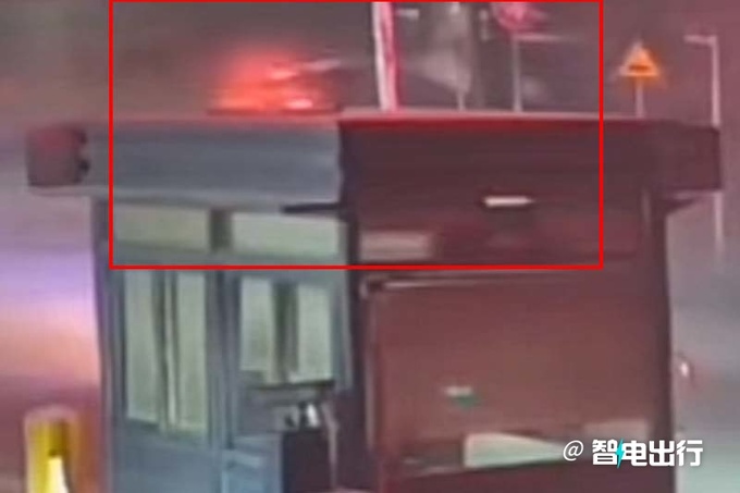 理想L7惨烈车祸车顶消失AB柱全断网友比奇瑞差远了-图1