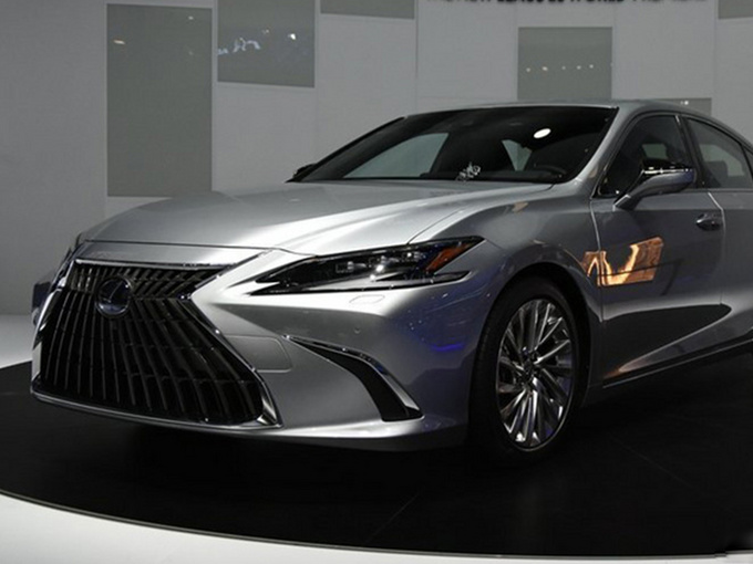 雷克萨斯改款ES正式上市小幅改动/售价29.29万起-图1