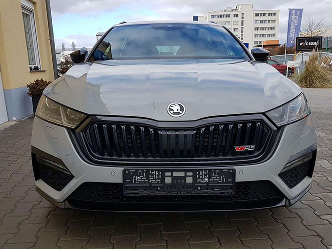 斯柯达全新明锐实拍搭2.0T/熏黑外观套件更运动-图1