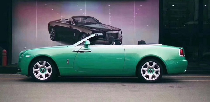 2019款劳斯莱斯曜影上市 回头率高动力强-图4