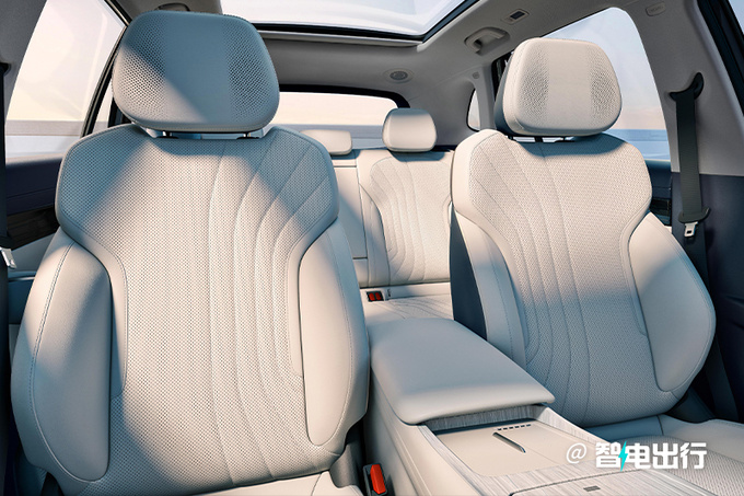 吉利银河E5首发全新内饰+魅族车机 销售卖9.9起-图6