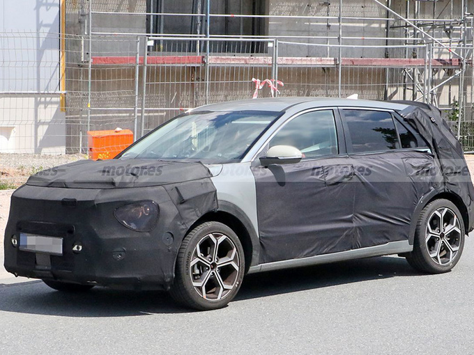 起亚全新SUV谍照曝光搭全新内饰/年底亮相-图1