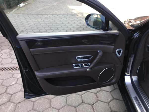 18款宾利飞驰V8S极罕颜色 港口特卖专场-图7