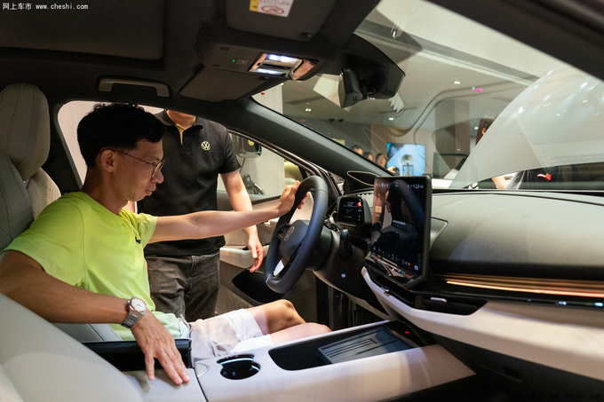 大众首款智能电动轿跑SUV ID. 与众正式上市-图11