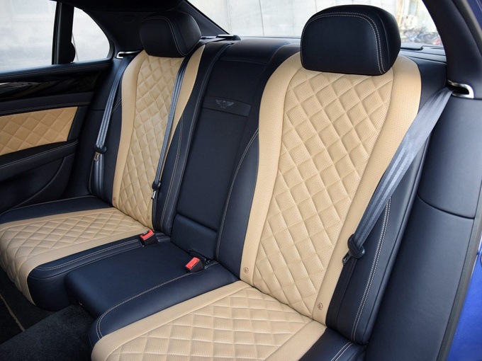 解读18款宾利飞驰V8S 豪车典范配置丰富-图9