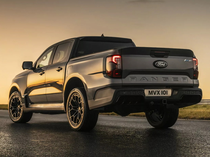 福特全新Ranger曝光搭载柴油3.0T V6发动机造型更帅气-图3