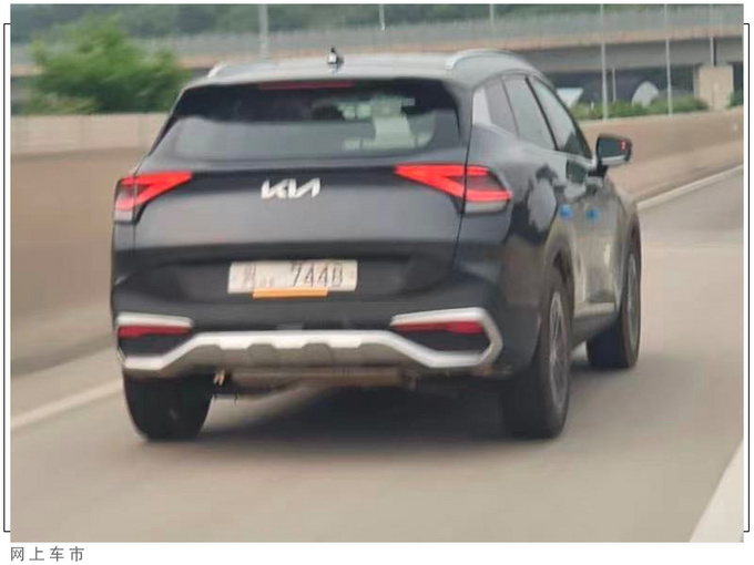 起亚全新SUV实车街拍搭1.6T引擎/比汉兰达耐看-图4