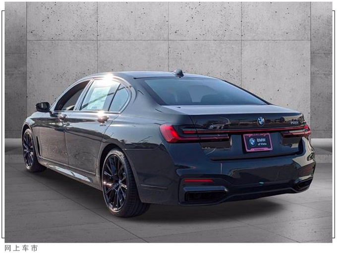 宝马750i实拍搭4.4T V8引擎/外观配熏黑套件-图2