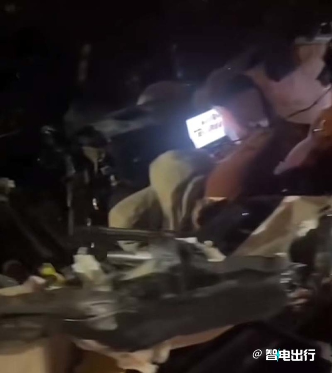 理想L7惨烈车祸车顶消失AB柱全断网友比奇瑞差远了-图3
