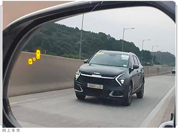起亚全新SUV实车街拍搭1.6T引擎/比汉兰达耐看-图2