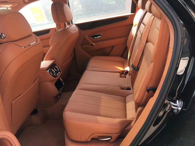 18款宾利添越4.0柴油五座 全球最奢华SUV-图8