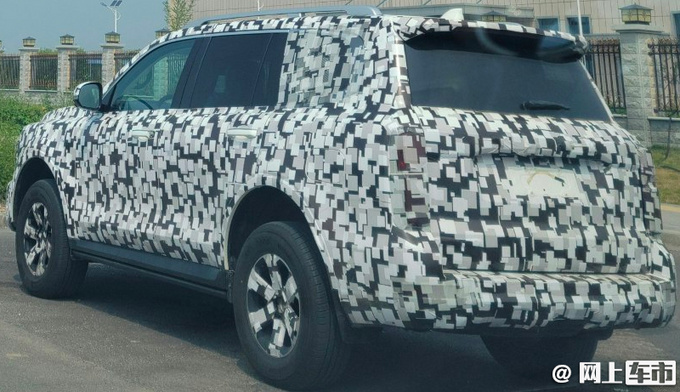 坦克600路试谍照曝光 尺寸媲美丰田陆巡 30万起售-图2