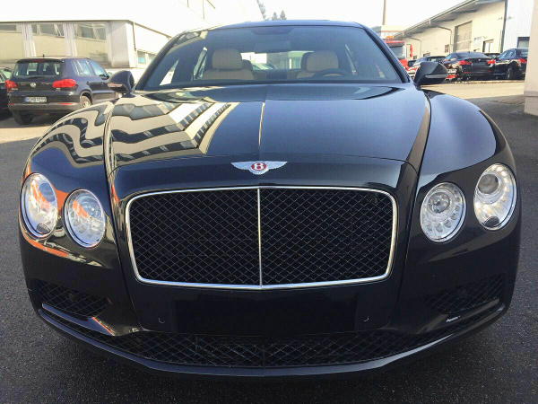 宾利飞驰V8S库房颜色大全 性价比高轿车-图1