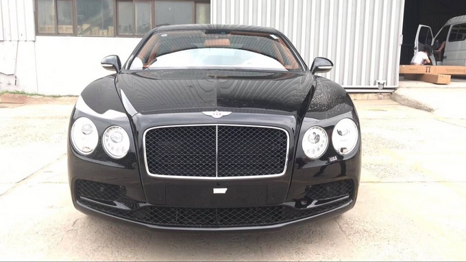 18款宾利飞驰V8S 超帅外形降价走量冲榜-图1