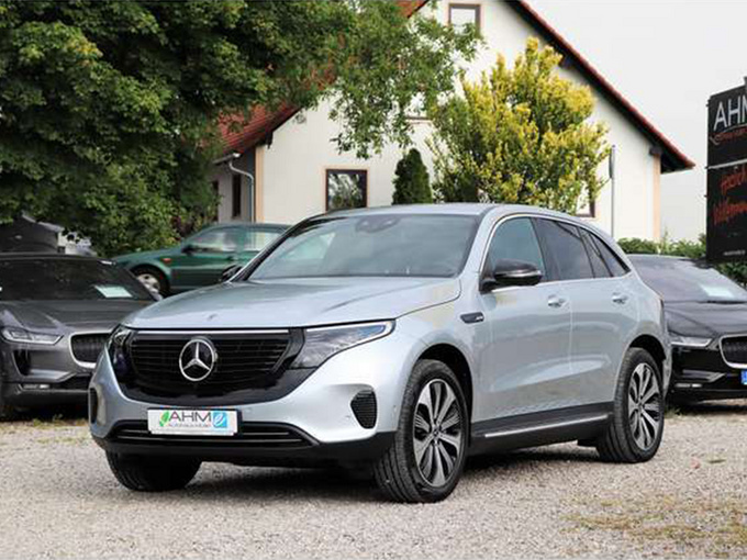 奔驰全新EQC实拍图曝光搭双电机/续航415公里-图1