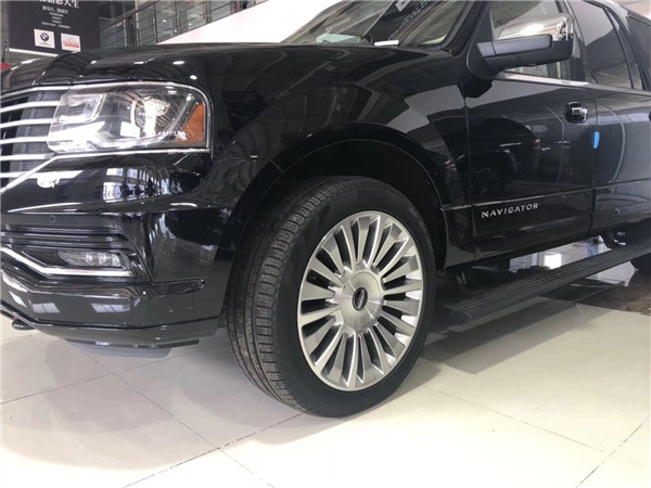 墨版17款林肯领航员3.5T 汽油长轴版82万-图3