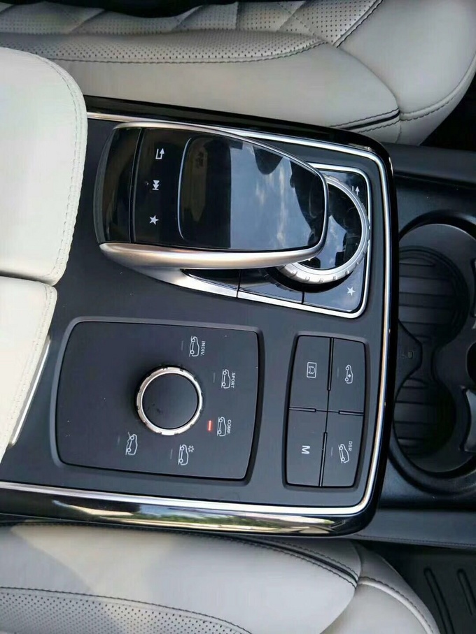 18款加版奔驰GLS450 慑人气魄SUV122万售-图6