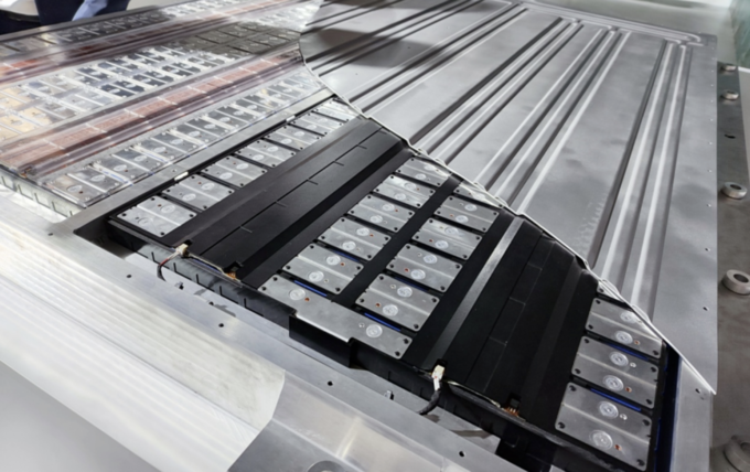 新老國貨之光間的對話聽星途瑤光C-DM與領克08 講故事-圖11