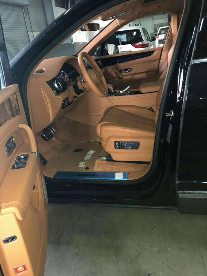 18款宾利添越4.0T 柴油V8五座报价258万-图5