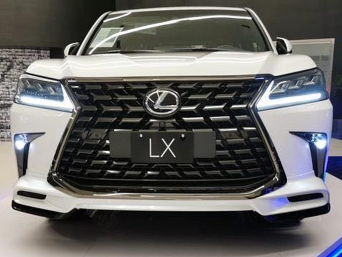 雷克萨斯新款LX进店实拍搭5.7L V8+四驱系统-图1