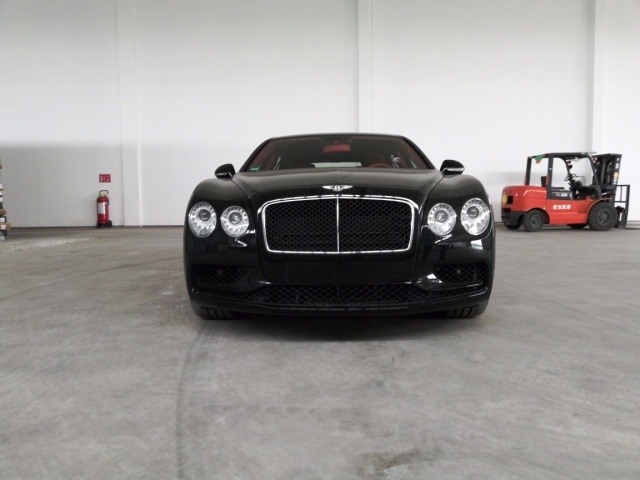 锋利棱线宾利飞驰 欧规四座更高价值品位-图2