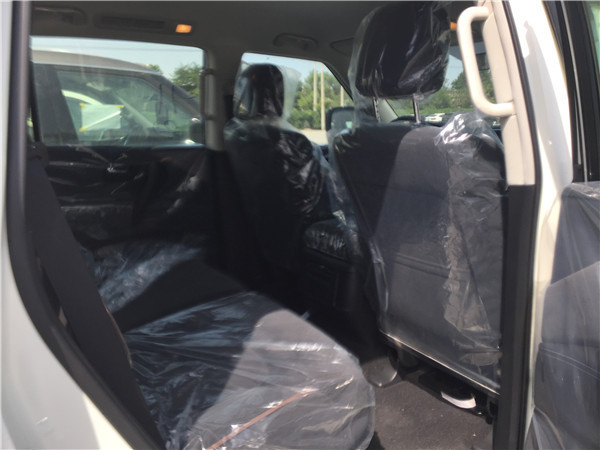 18款日产途乐Y62 中东版4.0五种配置分析-图9