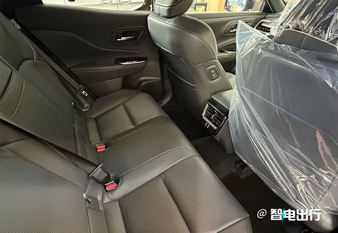 丰田皇冠SUV到店实拍撞脸法拉利/本月交付-图6