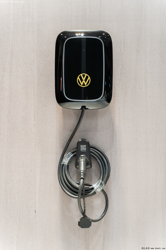 大众首款智能电动轿跑SUV ID. 与众正式上市-图3