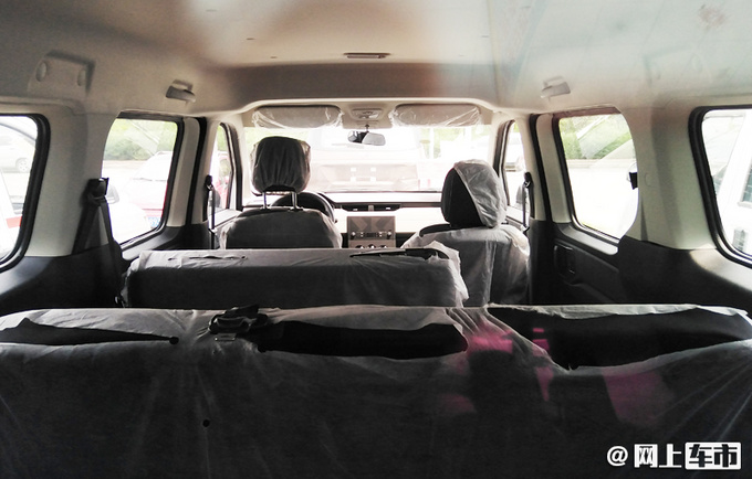 五菱全新MPV内饰曝光搭1.5T+6速手动 8月上市-图3