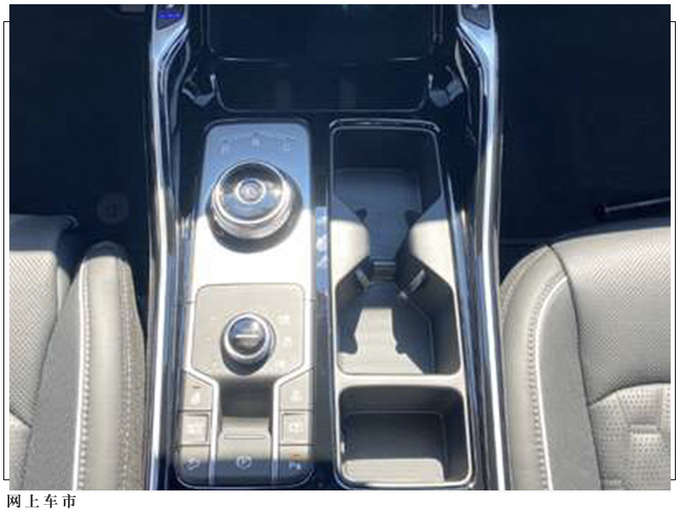 起亚索兰托实拍搭1.6T引擎+电动机/对称中控设计-图5
