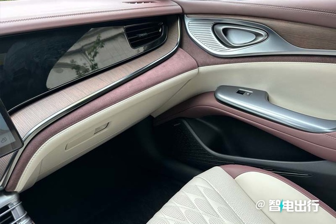 比亚迪海豹DM-i街拍8月预售并上市 纯电续航200km-图12