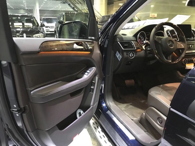 2018款奔驰GLS450 豪华配置揭秘震撼降价-图6