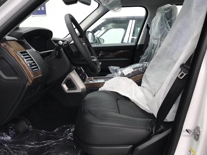 18款路虎揽胜行政 3.0T大轮毂最新优惠价-图4