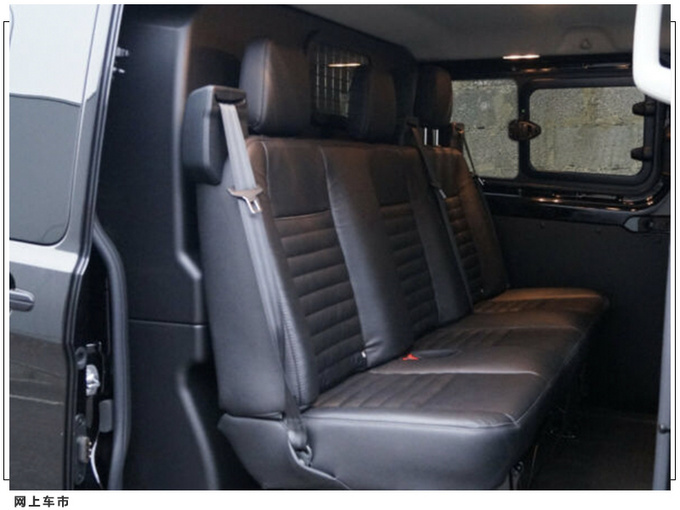 福特全顺实拍曝光两排五座布局/搭黑色运动轮毂-图5