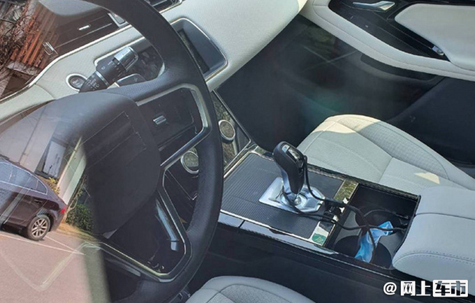 路虎国产极光加长版实拍尺寸加长 预计33万起售-图4