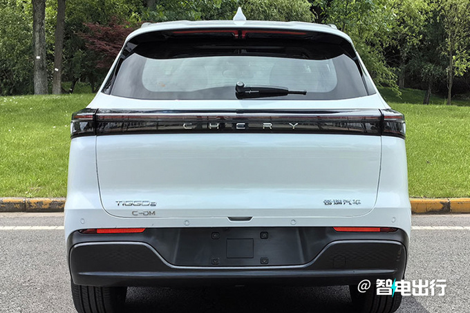 奇瑞瑞虎8插混实拍曝光换新前脸 或更名风云T8-图2