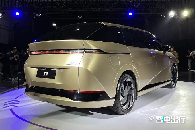 小鹏X9纯电MPV首发全系标配后轮转向 续航702km-图1