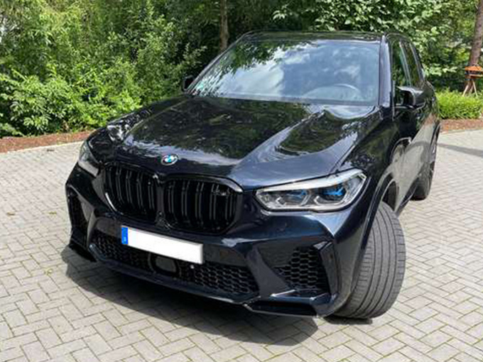 宝马全新X5 M实拍曝光搭4.4T引擎/配M运动套件-图1