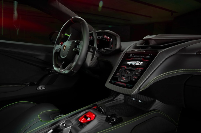 高级定制版Revuelto亮相兰博基尼竞技场彰显V12超跑特质-图3