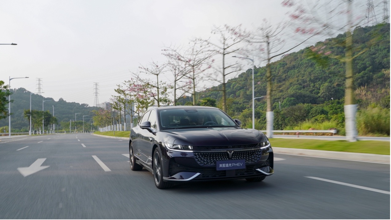 開創(chuàng)混動豪華新時代 嵐圖追光PHEV到底值不值-圖4