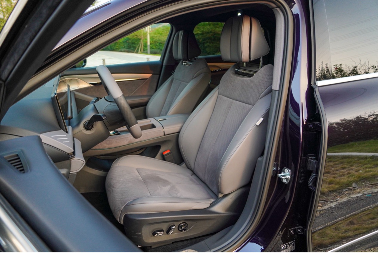 混动之王还能玩转智能化 岚图追光PHEV这也太卷了吧-图2