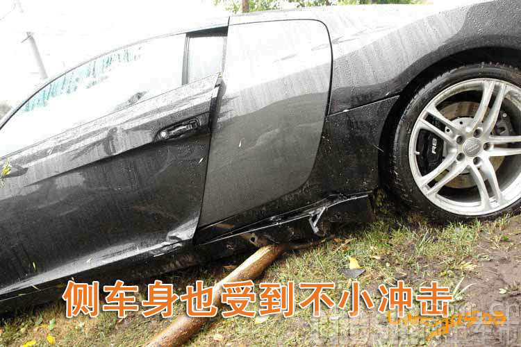 奥迪R8车祸