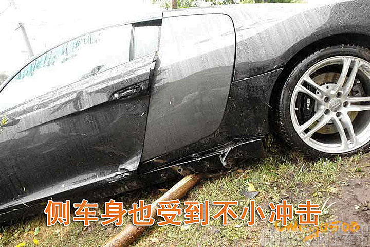 奥迪R8车祸
