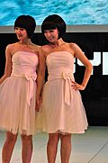 成都车展可爱美女车模 