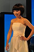 成都车展可爱美女车模 