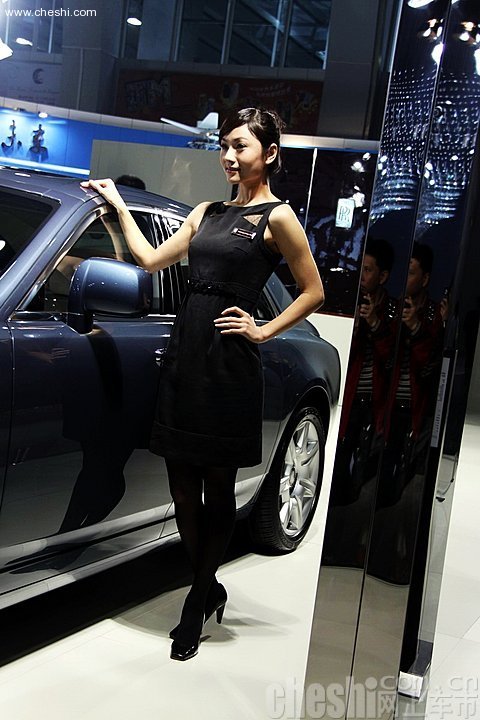 车展美腿车模
