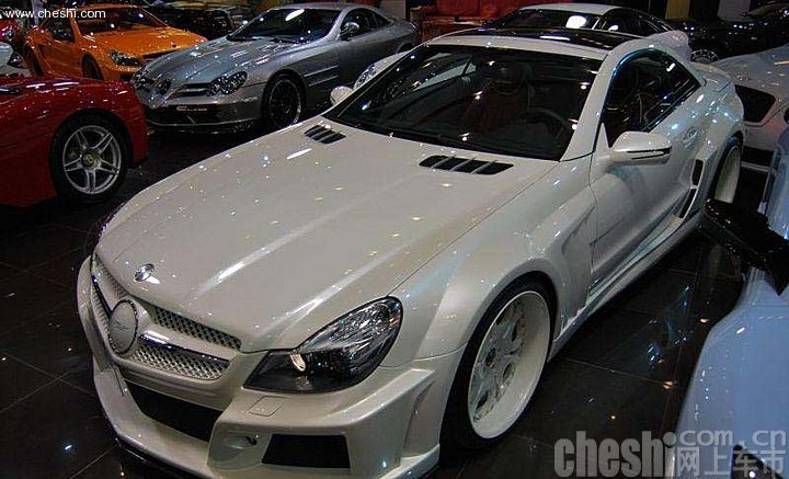 耀眼名车云集 迪拜acm二手车行实拍 网上车市