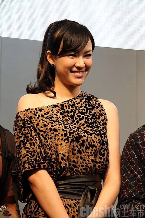 李艾